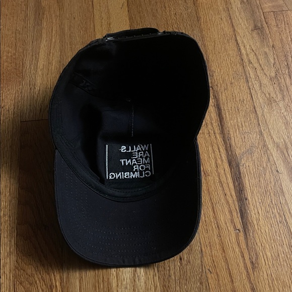 The North Face Hat Black Unisex Ball Cap “Walls Are Meant For Climbing” - Picture 2 of 4